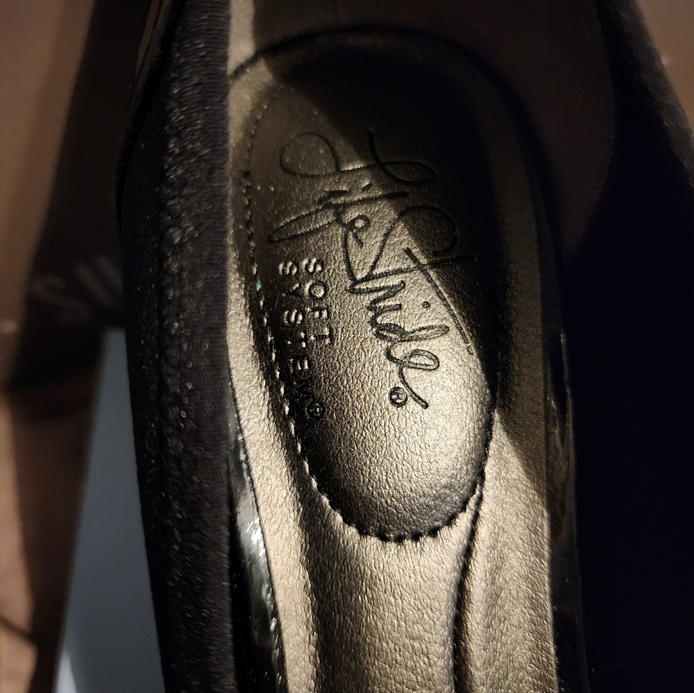 Lifestyle Black Heels - Picture 5 of 6